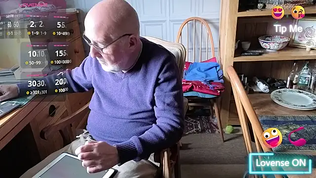 Snapshot of Adamdaddybear chatting on 09-16-25, 12:50 Adamdaddybear online show from 09-16-25, 12:50