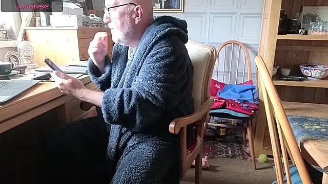 Snapshot of Adamdaddybear chatting on 09-19-25, 07:21 Adamdaddybear online show from 09-19-25, 07:21