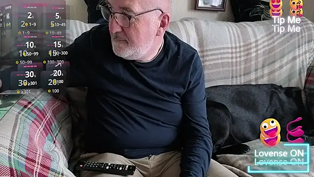 Snapshot of Adamdaddybear chatting on 09-20-25, 01:45 Adamdaddybear online show from 09-20-25, 01:45