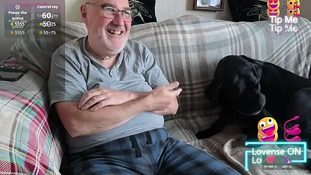 Snapshot of Adamdaddybear chatting on 09-21-25, 07:43 Adamdaddybear online show from 09-21-25, 07:43