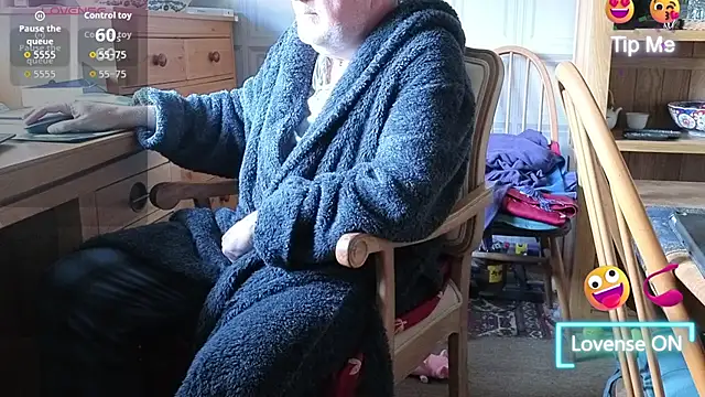 Snapshot of Adamdaddybear chatting on 09-22-25, 07:32 Adamdaddybear online show from 09-22-25, 07:32