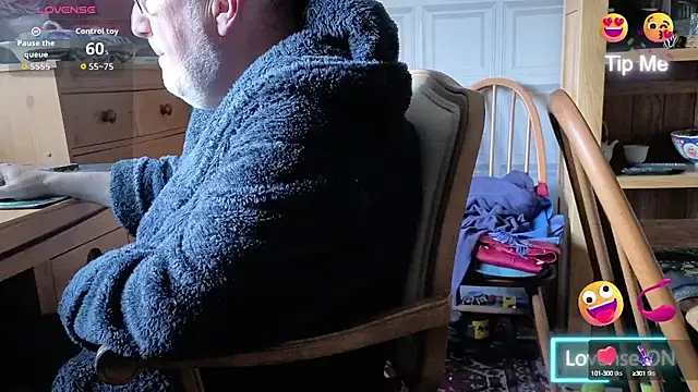 Snapshot of Adamdaddybear chatting on 09-25-25, 07:34 Adamdaddybear online show from 09-25-25, 07:34