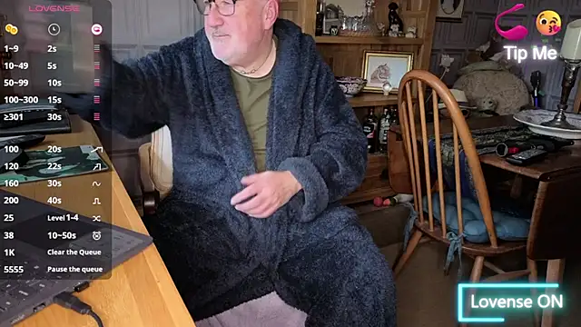 Snapshot of Adamdaddybear chatting on 10-20-25, 07:42 Adamdaddybear online show from 10-20-25, 07:42