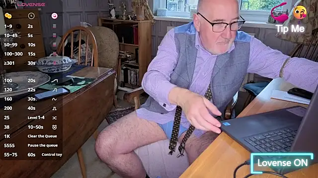 Adamdaddybear online show from 11-06-25, 02:51