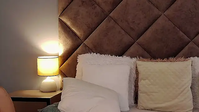 JaquelineM online show from 10-23-25, 07:07