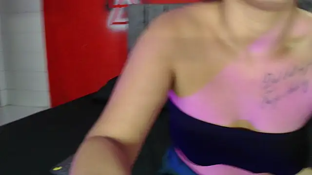 Snapshot of dirty_couple22 chatting on 11-23-25, 01:44 dirty couple22 online show from 11-23-25, 01:44