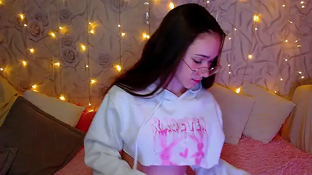 fluffy kitty  online show from 10-17-25, 03:25