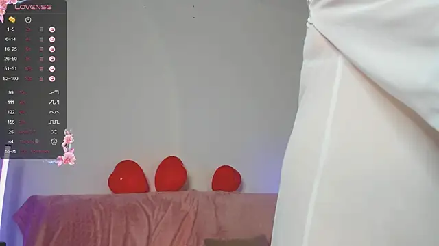 Snapshot of alysia_storm chatting on 02-14-25, 06:40 alysia storm online show from 02-14-25, 06:40