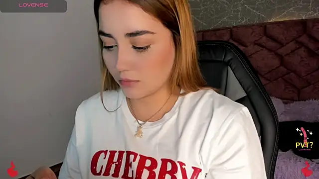 Snapshot of Lucia_star__ chatting on 12-27-24, 07:46 Lucia star online show from 12-27-24, 07:46