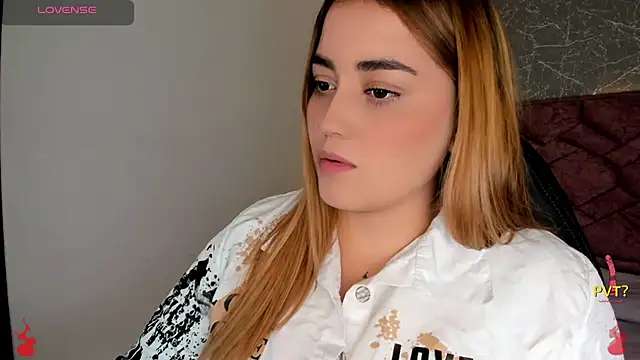 Snapshot of Lucia_star__ chatting on 01-04-25, 02:25 Lucia star online show from 01-04-25, 02:25