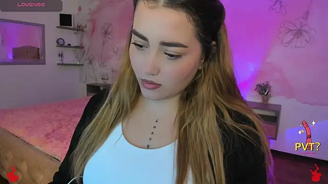 Snapshot of Lucia_star__ chatting on 02-13-25, 02:45 Lucia star online show from 02-13-25, 02:45