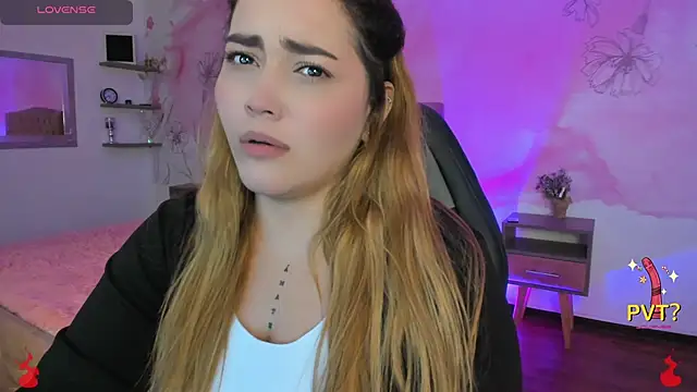 Snapshot of Lucia_star__ chatting on 02-13-25, 05:48 Lucia star online show from 02-13-25, 05:48