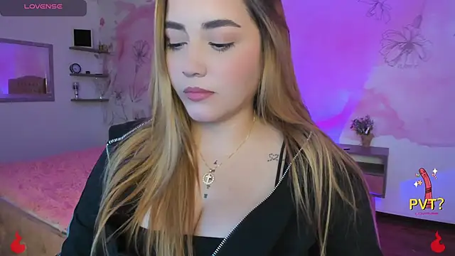 Snapshot of Lucia_star__ chatting on 02-16-25, 02:09 Lucia star online show from 02-16-25, 02:09