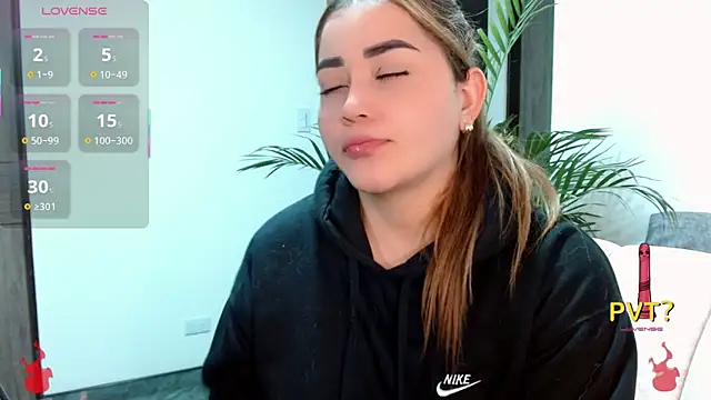 Snapshot of Lucia_star__ chatting on 10-19-25, 11:49 Lucia star online show from 10-19-25, 11:49