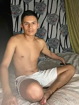 Snapshot of Romax2 chatting on 02-21-25, 04:40 Romax2 online show from 02-21-25, 04:40