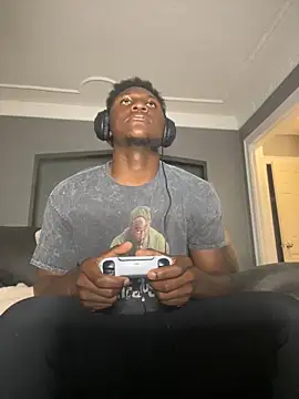 Snapshot of Festivitiesking1 chatting on 10-29-25, 10:33 Festivitiesking1 online show from 10-29-25, 10:33