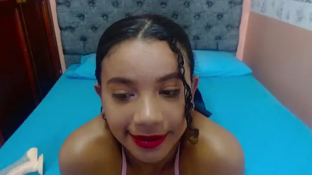 Snapshot of Angelica_Blue chatting on 12-21-24, 01:15 Angelica Blue online show from 12-21-24, 01:15