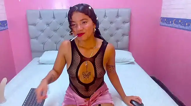 Snapshot of Angelica_Blue chatting on 01-20-25, 01:28 Angelica Blue online show from 01-20-25, 01:28