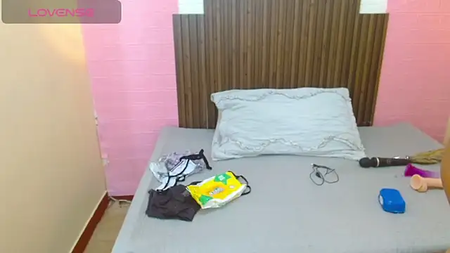 Snapshot of Angelica_Blue chatting on 09-28-25, 04:34 Angelica Blue online show from 09-28-25, 04:34