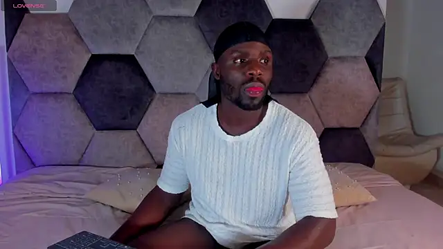 Latrellx7 online show from 04-19-26, 03:39