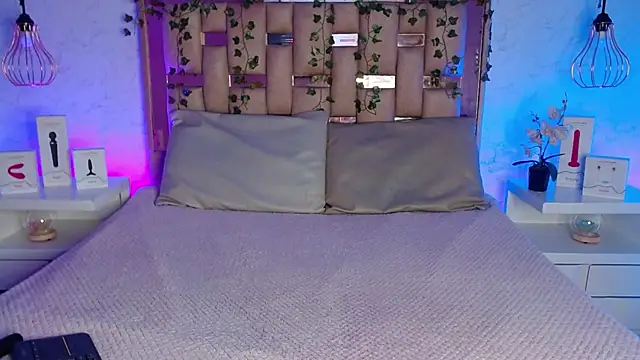 Snapshot of GigiVolkova chatting on 03-10-25, 12:18 GigiVolkova online show from 03-10-25, 12:18