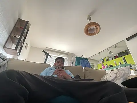 Snapshot of Rebeu313 chatting on 02-11-25, 12:48 Rebeu313 online show from 02-11-25, 12:48