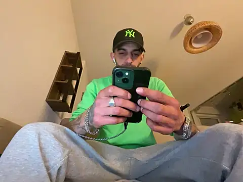 Snapshot of Rebeu313 chatting on 03-17-25, 11:00 Rebeu313 online show from 03-17-25, 11:00