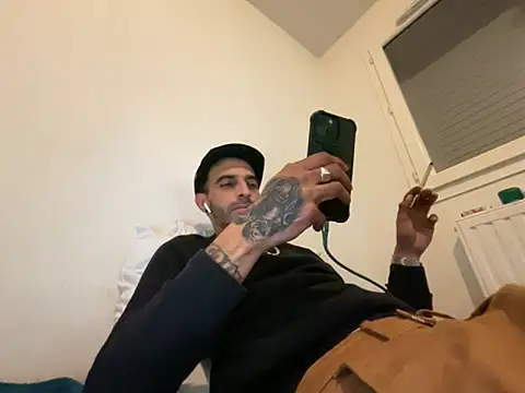 Snapshot of Rebeu313 chatting on 10-13-25, 09:37 Rebeu313 online show from 10-13-25, 09:37