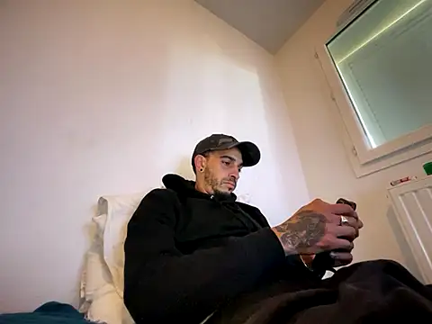 Snapshot of Rebeu313 chatting on 10-18-25, 11:00 Rebeu313 online show from 10-18-25, 11:00