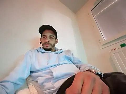 Snapshot of Rebeu313 chatting on 10-19-25, 11:11 Rebeu313 online show from 10-19-25, 11:11