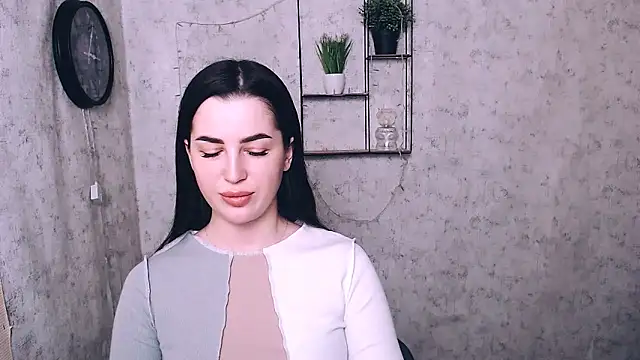 DivaKaily  online show from 12-08-24, 08:51