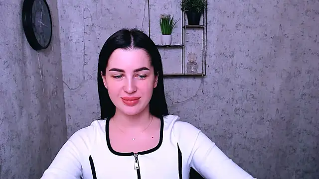 DivaKaily  online show from 02-06-25, 09:32