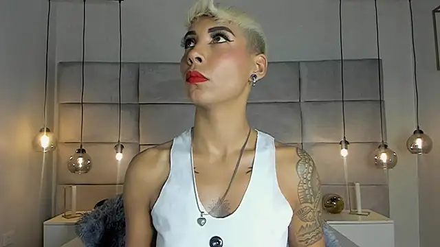 MiaMorgan  online show from 02-10-25, 01:22