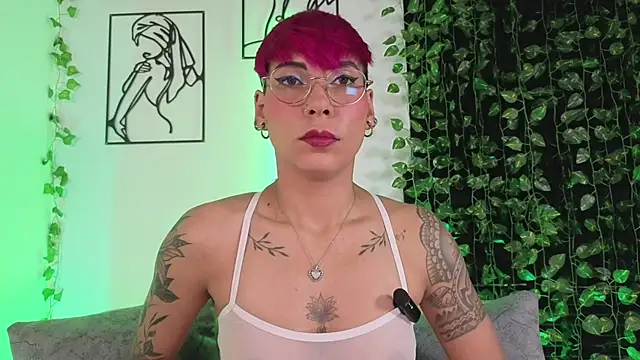 Snapshot of MiaMorgan_ chatting on 01-09-26, 02:42 MiaMorgan online show from 01-09-26, 02:42