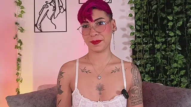 Snapshot of MiaMorgan_ chatting on 01-15-26, 02:32 MiaMorgan online show from 01-15-26, 02:32