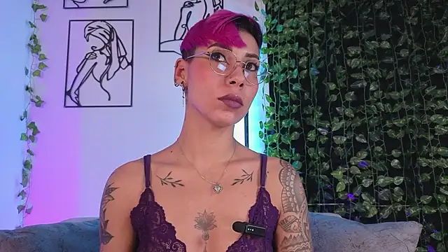 Snapshot of MiaMorgan_ chatting on 02-12-26, 02:01 MiaMorgan online show from 02-12-26, 02:01