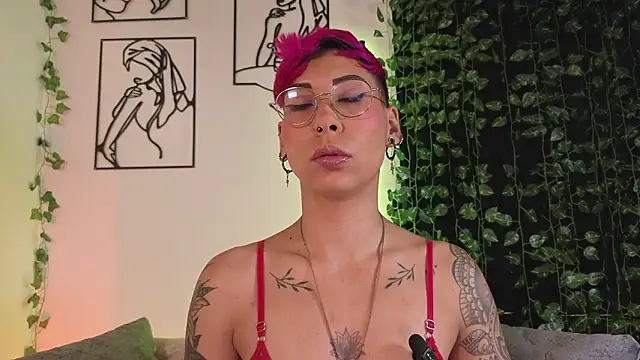 Snapshot of MiaMorgan_ chatting on 02-17-26, 02:13 MiaMorgan online show from 02-17-26, 02:13