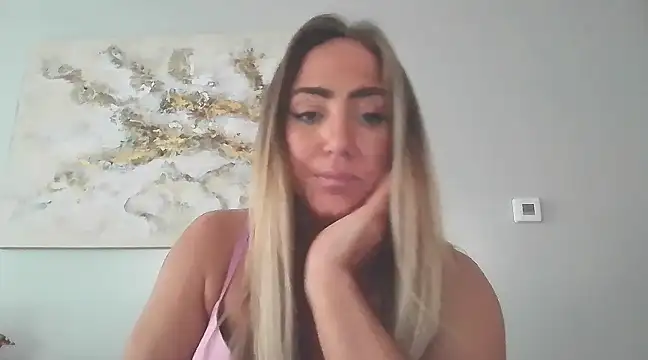 Snapshot of sunshinekisses chatting on 03-06-25, 08:59 sunshinekisses online show from 03-06-25, 08:59