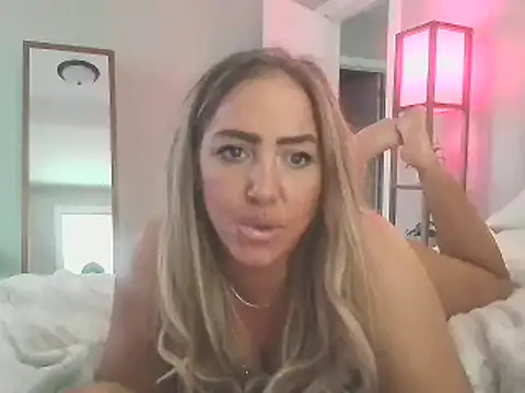 Snapshot of sunshinekisses chatting on 03-19-25, 05:17 sunshinekisses online show from 03-19-25, 05:17