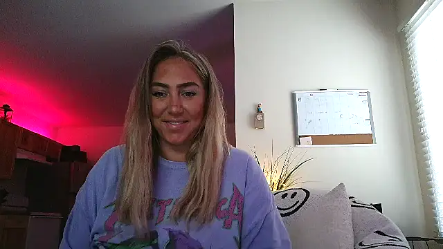 Snapshot of sunshinekisses chatting on 09-23-25, 02:20 sunshinekisses online show from 09-23-25, 02:20