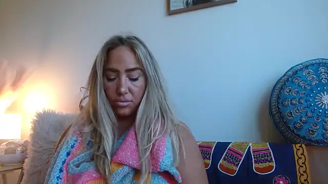 Snapshot of sunshinekisses chatting on 10-08-25, 06:16 sunshinekisses online show from 10-08-25, 06:16