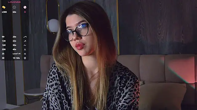 Snapshot of Sara_Lewiis chatting on 10-22-25, 04:29 Sara Lewiis online show from 10-22-25, 04:29