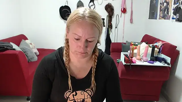 emperabigbootybigass online show from 12-18-25, 12:22