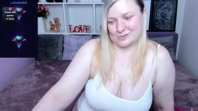 AnnaXCherri online show from 11-06-25, 03:07