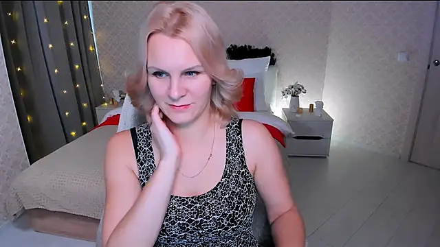 Snapshot of Louisa_Bay chatting on 12-30-24, 07:59 Louisa Bay online show from 12-30-24, 07:59