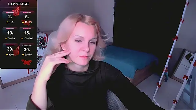 Snapshot of Louisa_Bay chatting on 01-10-25, 09:02 Louisa Bay online show from 01-10-25, 09:02