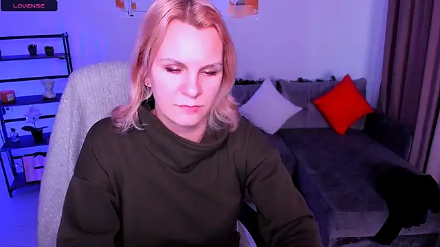 Snapshot of Louisa_Bay chatting on 01-17-25, 08:02 Louisa Bay online show from 01-17-25, 08:02