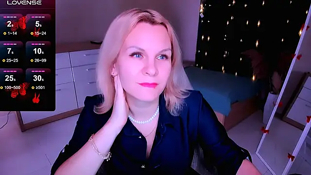 Snapshot of Louisa_Bay chatting on 01-25-25, 07:49 Louisa Bay online show from 01-25-25, 07:49