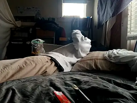 Snapshot of DevinToore chatting on 12-21-25, 07:54 DevinToore online show from 12-21-25, 07:54