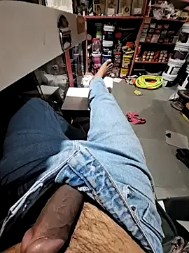 Snapshot of dickerdaddy25 chatting on 03-18-25, 03:31 dickerdaddy25 online show from 03-18-25, 03:31